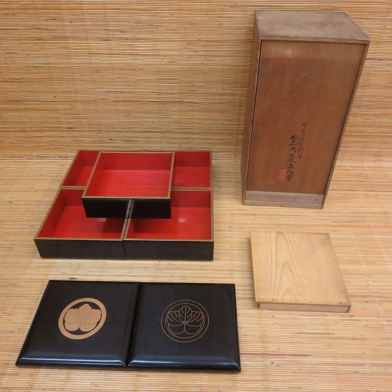 天然木 溜無地 五段重 蓋二枚 内朱塗 重箱 木箱入 木製 漆器 漆芸 骨董 天然木 溜無地 五段重 蓋二枚 内朱塗 重箱 木箱