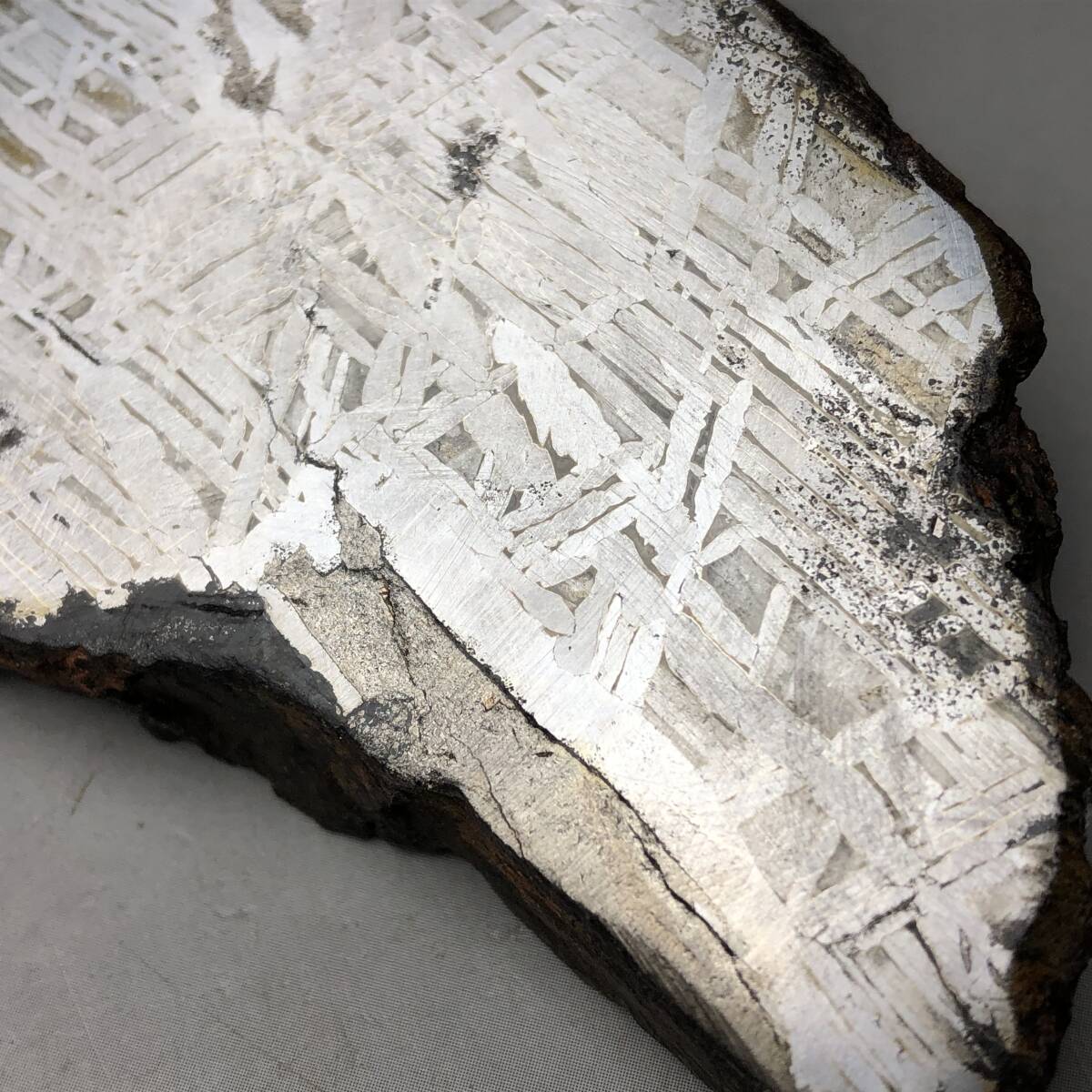 アルタイ隕石重さ245g 鉄隕石外皮付き隕石原石宇宙パワー立て付き