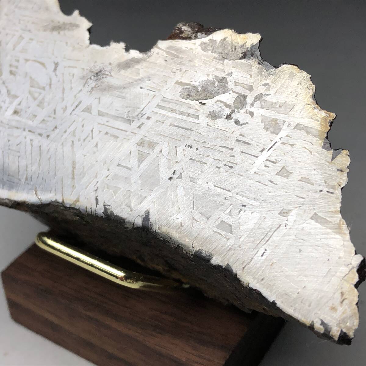 アルタイ隕石重さ303g 鉄隕石外皮付き隕石原石宇宙パワー立て付き