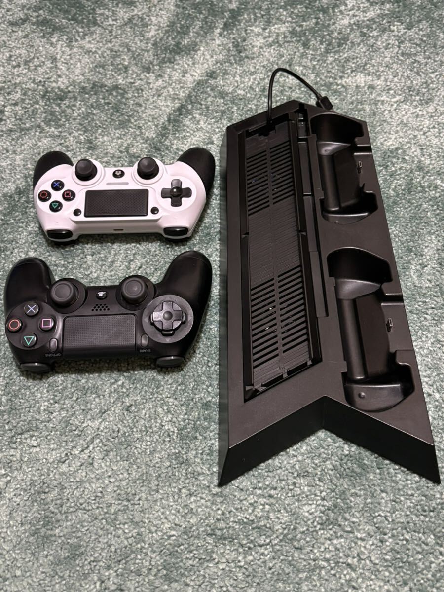 PlayStation4 CUH-2000A B01 コントローラー他オマケ付き - image 1