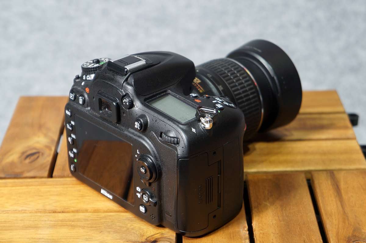 NIKON ニコン D7100+AF-S NIKKOR 18-55 +バッテリー +充電器 +ストラップ （USED：画面に傷あり） - image 4