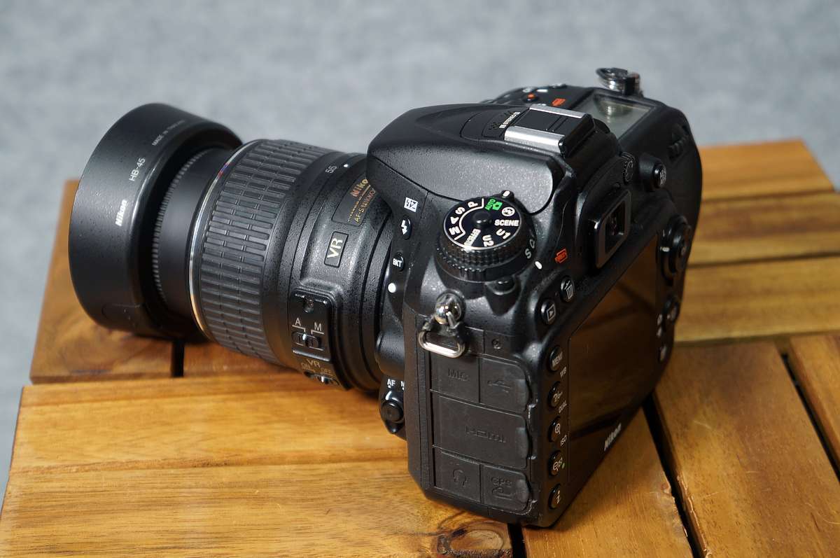 NIKON ニコン D7100+AF-S NIKKOR 18-55 +バッテリー +充電器 +ストラップ （USED：画面に傷あり） - image 5