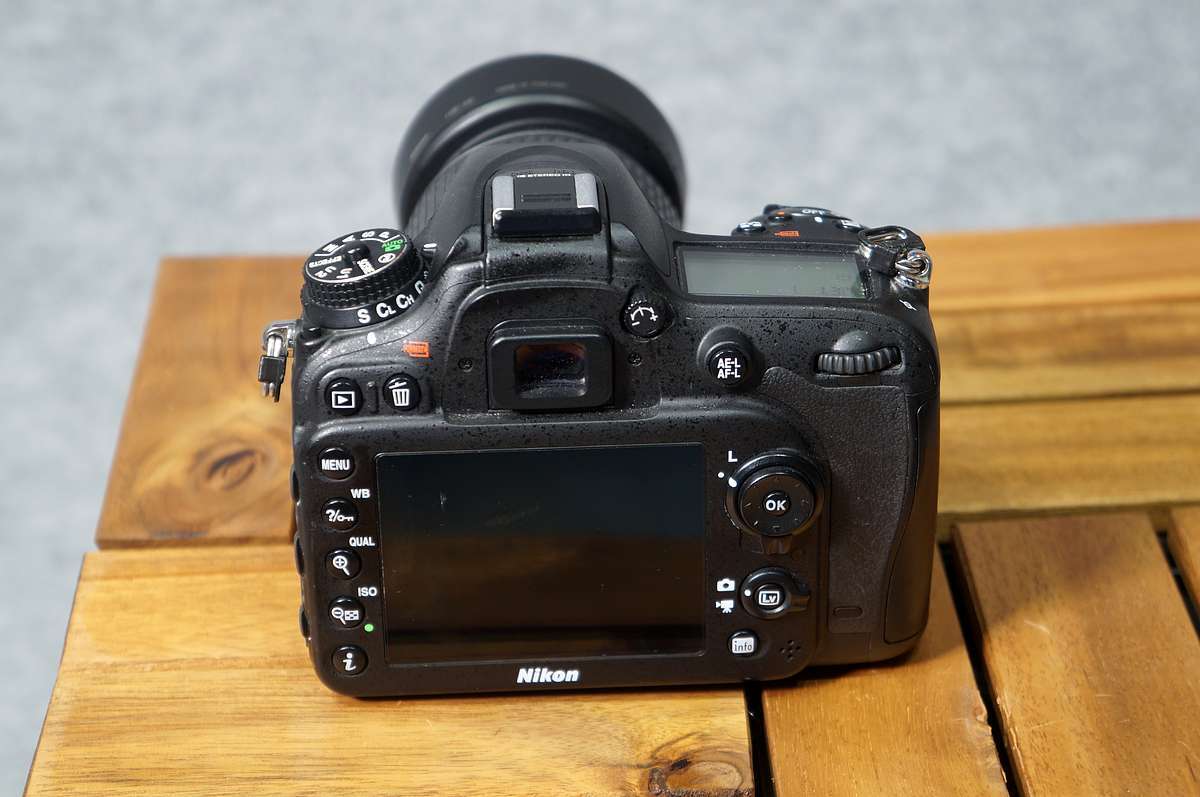 NIKON ニコン D7100+AF-S NIKKOR 18-55 +バッテリー +充電器 +ストラップ （USED：画面に傷あり） - image 10